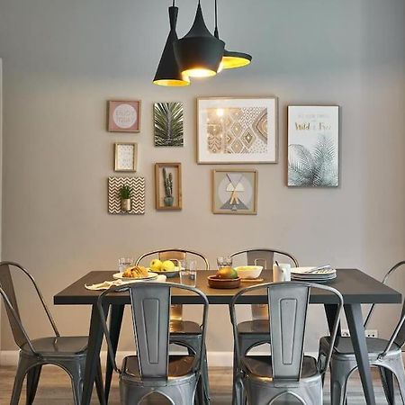 Magnificent 4 Bedroom Apartment In Eixample Barcelona Bagian luar foto