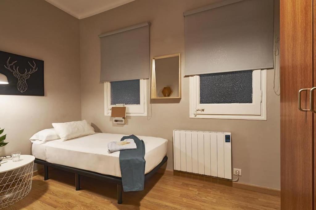 Magnificent 4 Bedroom Apartment In Eixample Barcelona Bagian luar foto