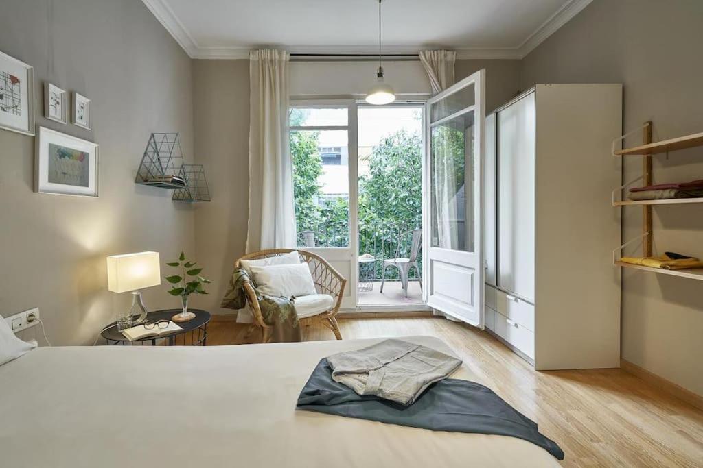 Magnificent 4 Bedroom Apartment In Eixample Barcelona Bagian luar foto