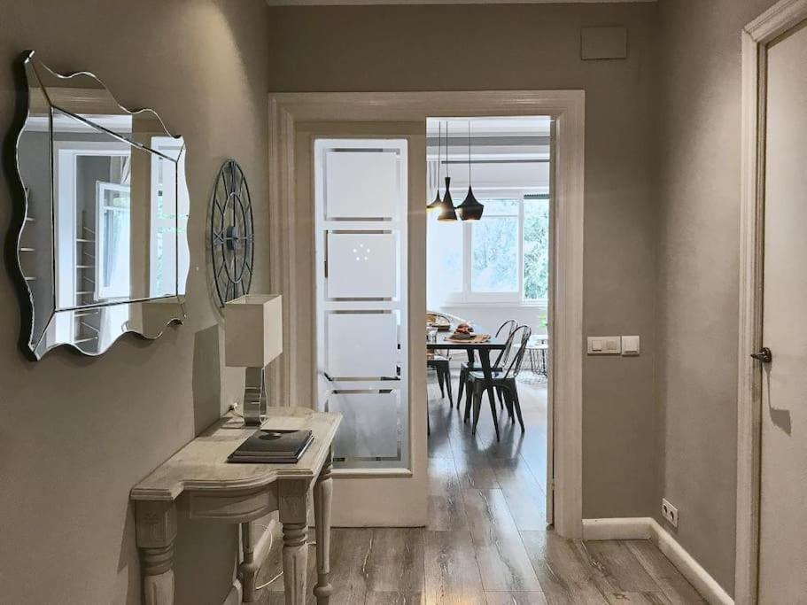 Magnificent 4 Bedroom Apartment In Eixample Barcelona Bagian luar foto