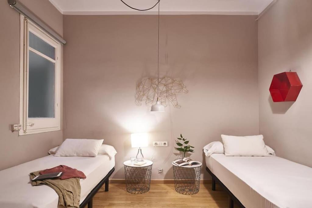 Magnificent 4 Bedroom Apartment In Eixample Barcelona Bagian luar foto
