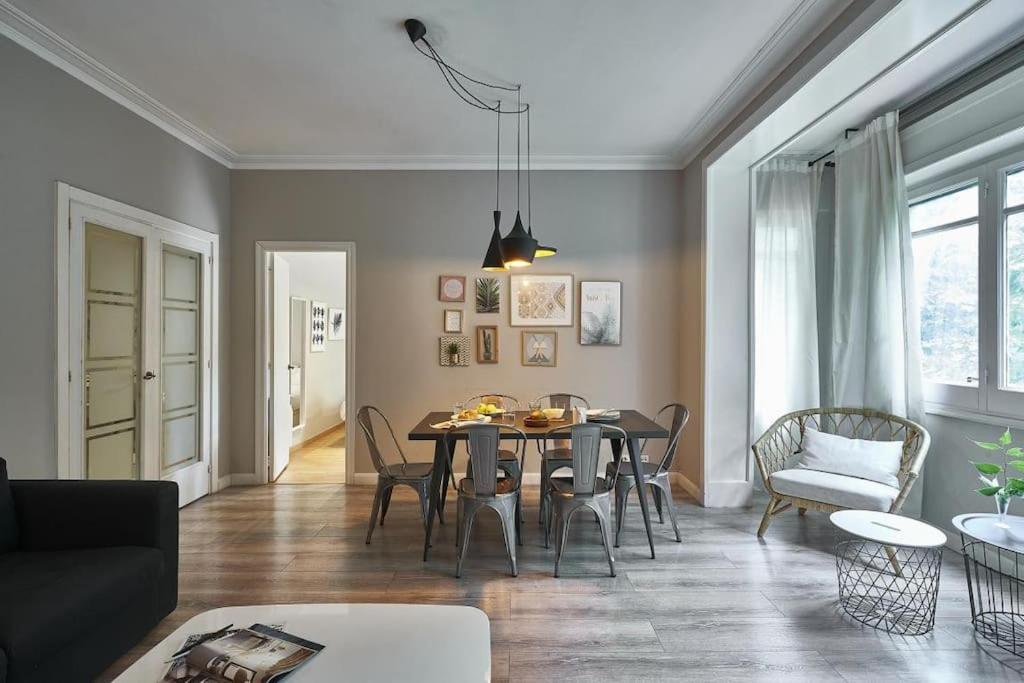 Magnificent 4 Bedroom Apartment In Eixample Barcelona Bagian luar foto