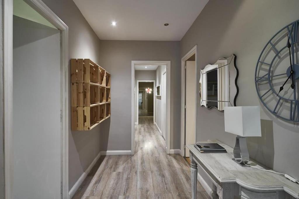 Magnificent 4 Bedroom Apartment In Eixample Barcelona Bagian luar foto