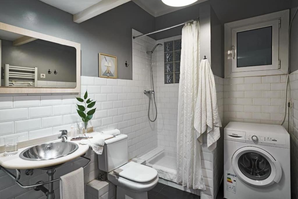 Magnificent 4 Bedroom Apartment In Eixample Barcelona Bagian luar foto