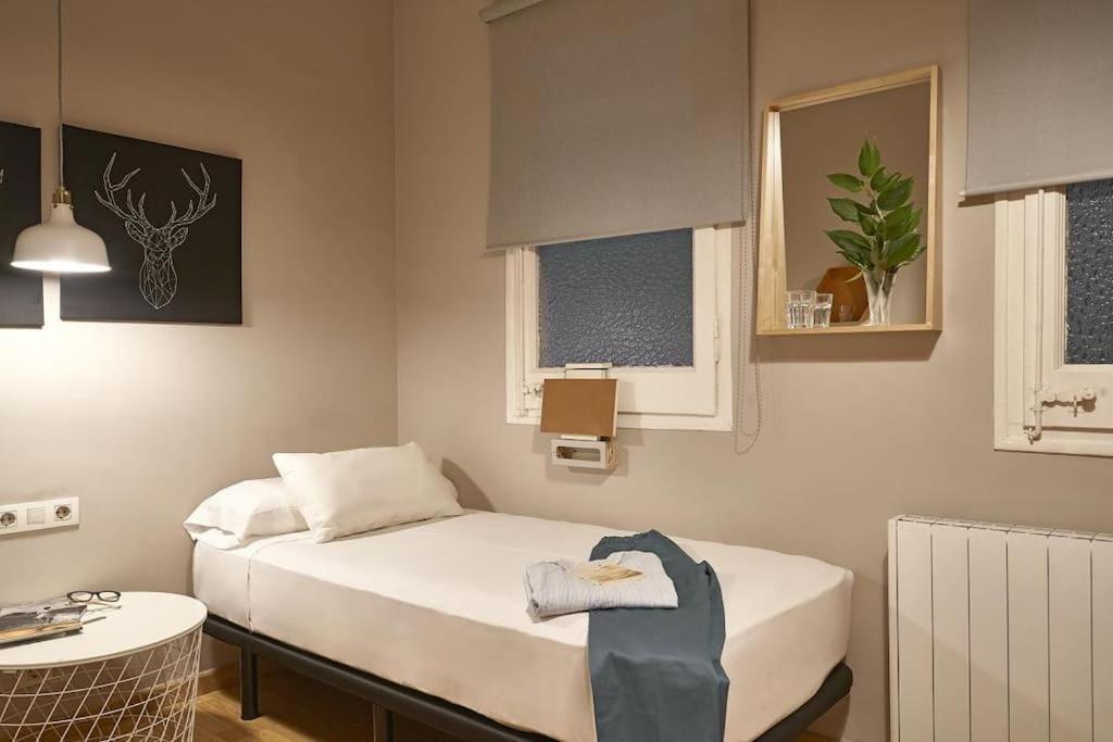 Magnificent 4 Bedroom Apartment In Eixample Barcelona Bagian luar foto