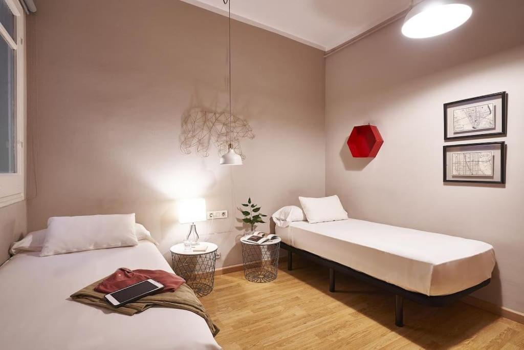Magnificent 4 Bedroom Apartment In Eixample Barcelona Bagian luar foto