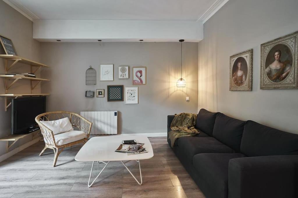 Magnificent 4 Bedroom Apartment In Eixample Barcelona Bagian luar foto