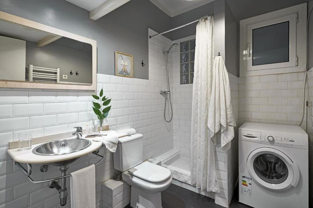 Magnificent 4 Bedroom Apartment In Eixample Barcelona Bagian luar foto